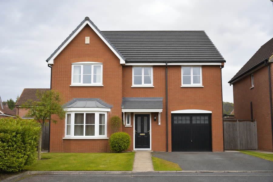 Detached house gutter cleaning